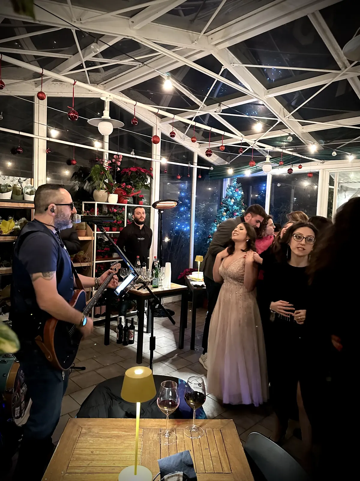 Una serata con musica dal vivo nella serra di Botanico